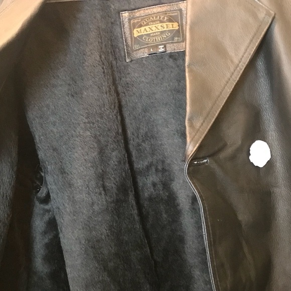 New_Maxxsel_Buttons Black_Leather Trench Coat_Lrge - Picture 5 of 9